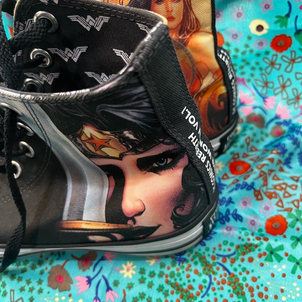 Women’s DC Wonder Woman Hightop Converse